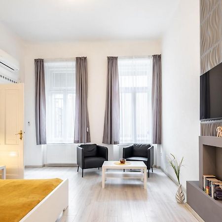 New, High Quality Apartment In The City Center Budapest Exterior photo